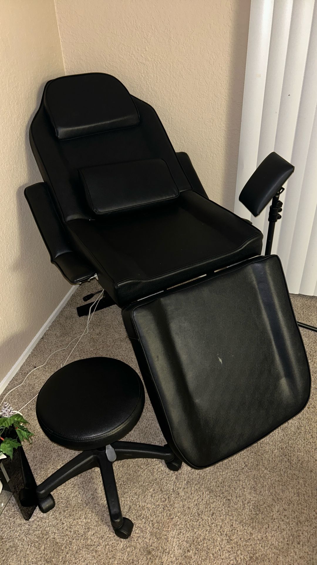 Tattoo Chair w/ Stool & Arm Rest 
