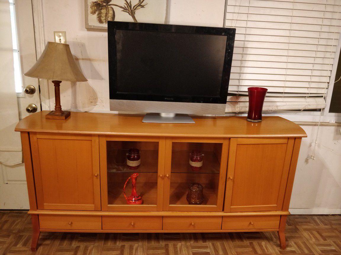 Nice wooden buffet/ TV stand for big TVs with 4 drawers, cabinets and glass shelves in very good condition, a4"