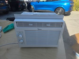 Midea Window AC. 5000 btu