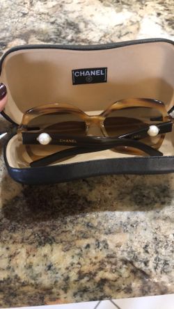 Chanel Pearl https://offerup.com/redirect/?o=Q29sbGVjdGlvbi5WaW50YWdlLk5ldw==