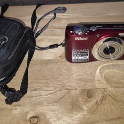 Nikon L22 W/ Case