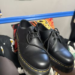 DOC MARTINS SIZE 6