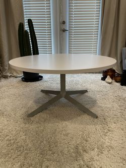 Knoll 42” Round Coffee Table