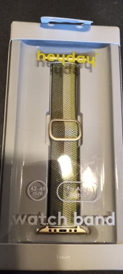 Very Nice Heyday Apple Watch Knit Band in sage olive color for 42-49mm Apple Watch models.
