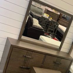 *Last Chance!!!*---Stunning Carolina Dresser/Mirror Sets---Now $199!!!---Delivery Available🤠
