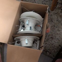 Recessed lights 7 Of Them NICE