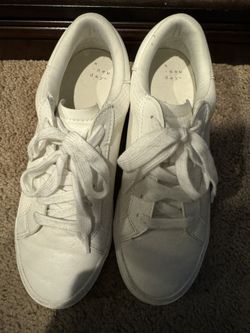 A New Day Tennis Shoes Location: Deer Valley Road & Lake Pleasant Parkway