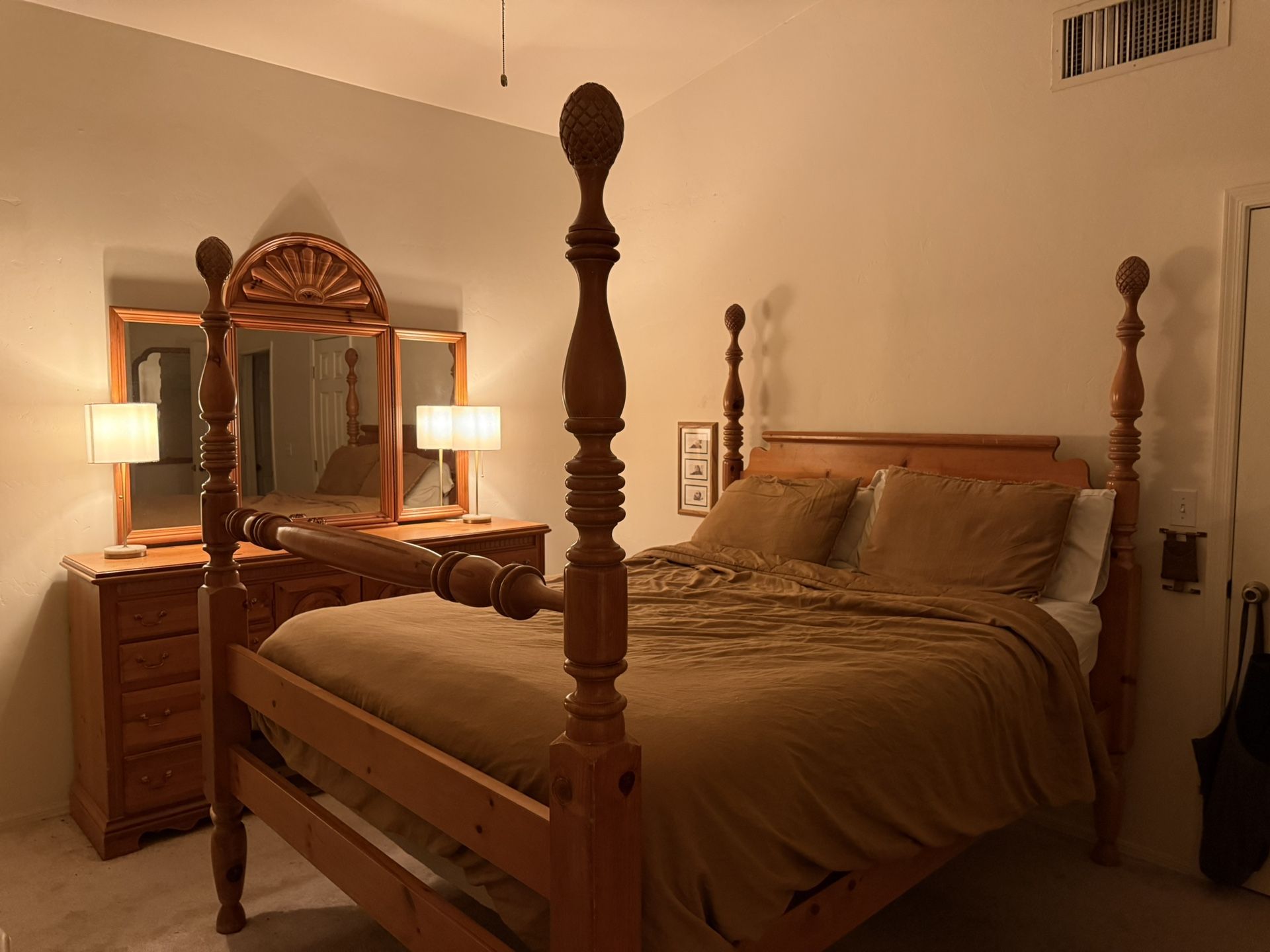 Solid Wood- Vintage Queen Bedroom Set