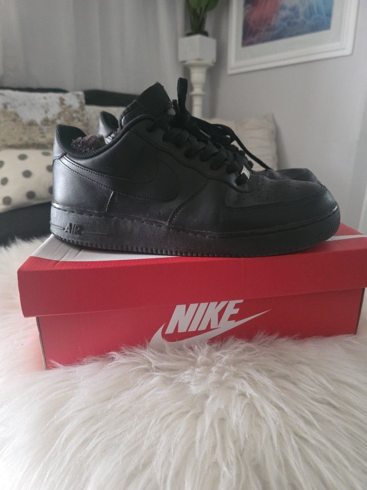 Nike Air Force Size 12 . Good Condition $25