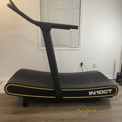 Self-Propelling Black/Yellow Treadmill IN10CT
