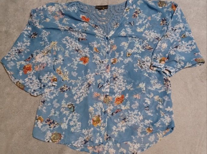 Women's Size Medium Shirt Embroidery Silk Short Sleeve