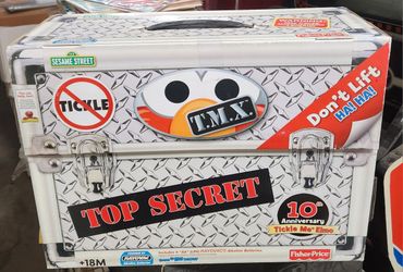 Tickle Me Elmo NRFB 2006 10th Anniversary Edition Must Have Christmas Gift Of 2006