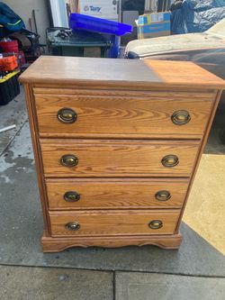4-Drawer Solid Oak Wood Dresser with original hardware