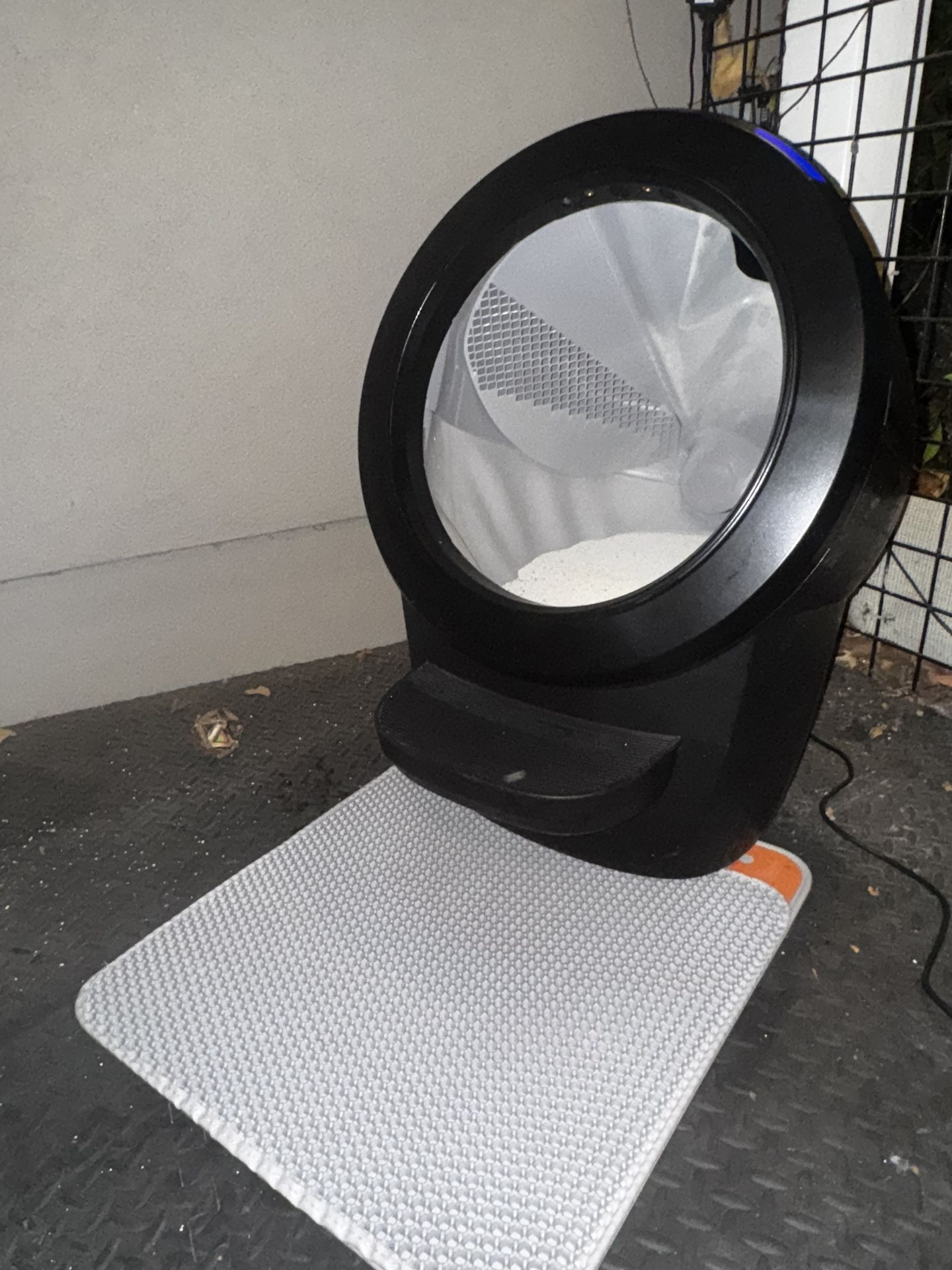 Litter Robot 4 + Litter Mat, Like New
