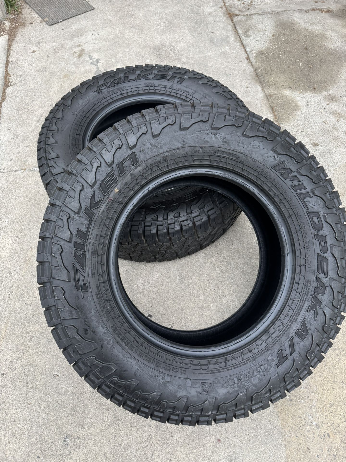 2x LT265/70R17 Falken Wildpeak AT3W Tires