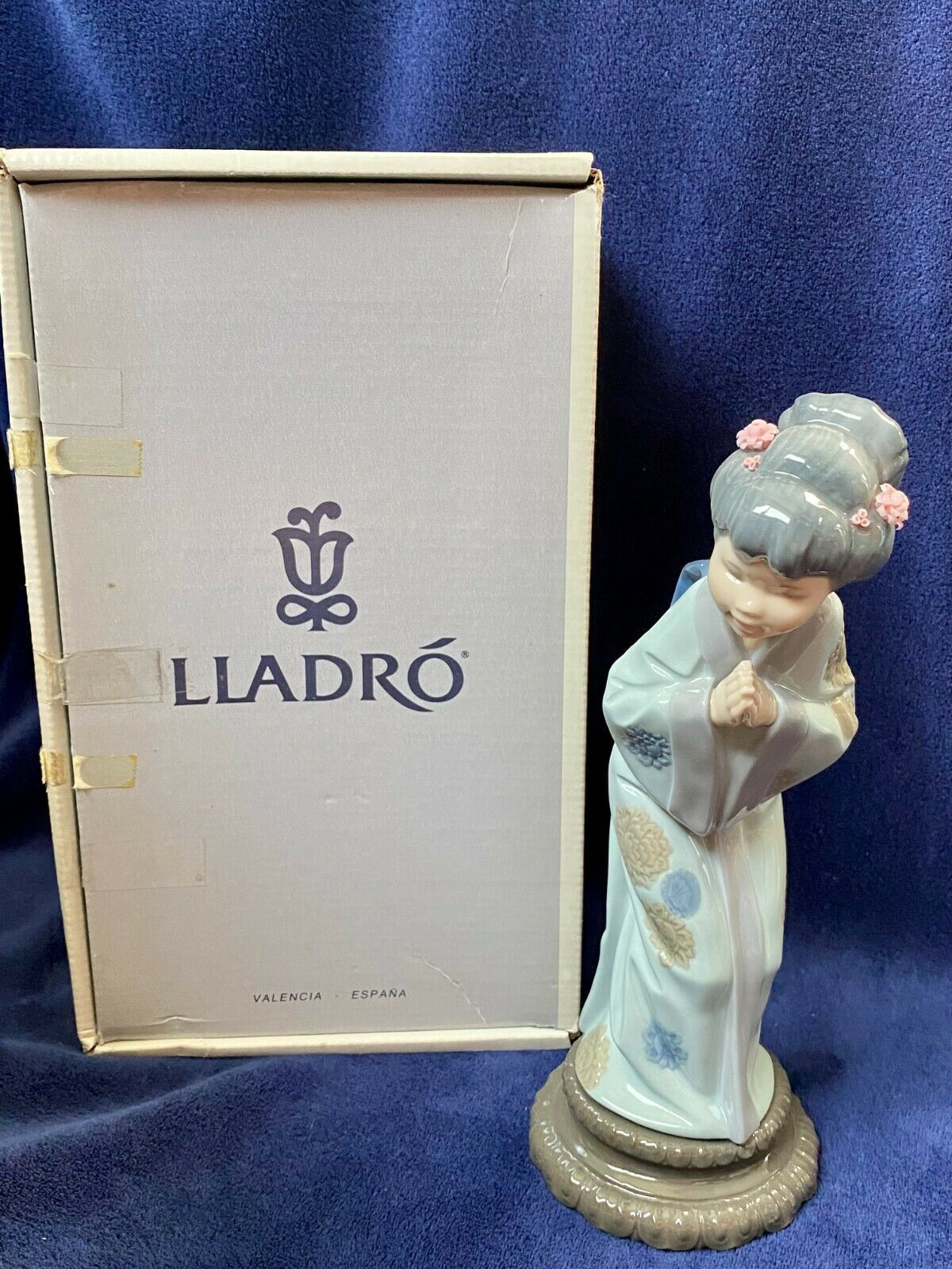 Lladro Sayonara Japanese Girl Item # 4989 RETIRED Mint cond w/ box 