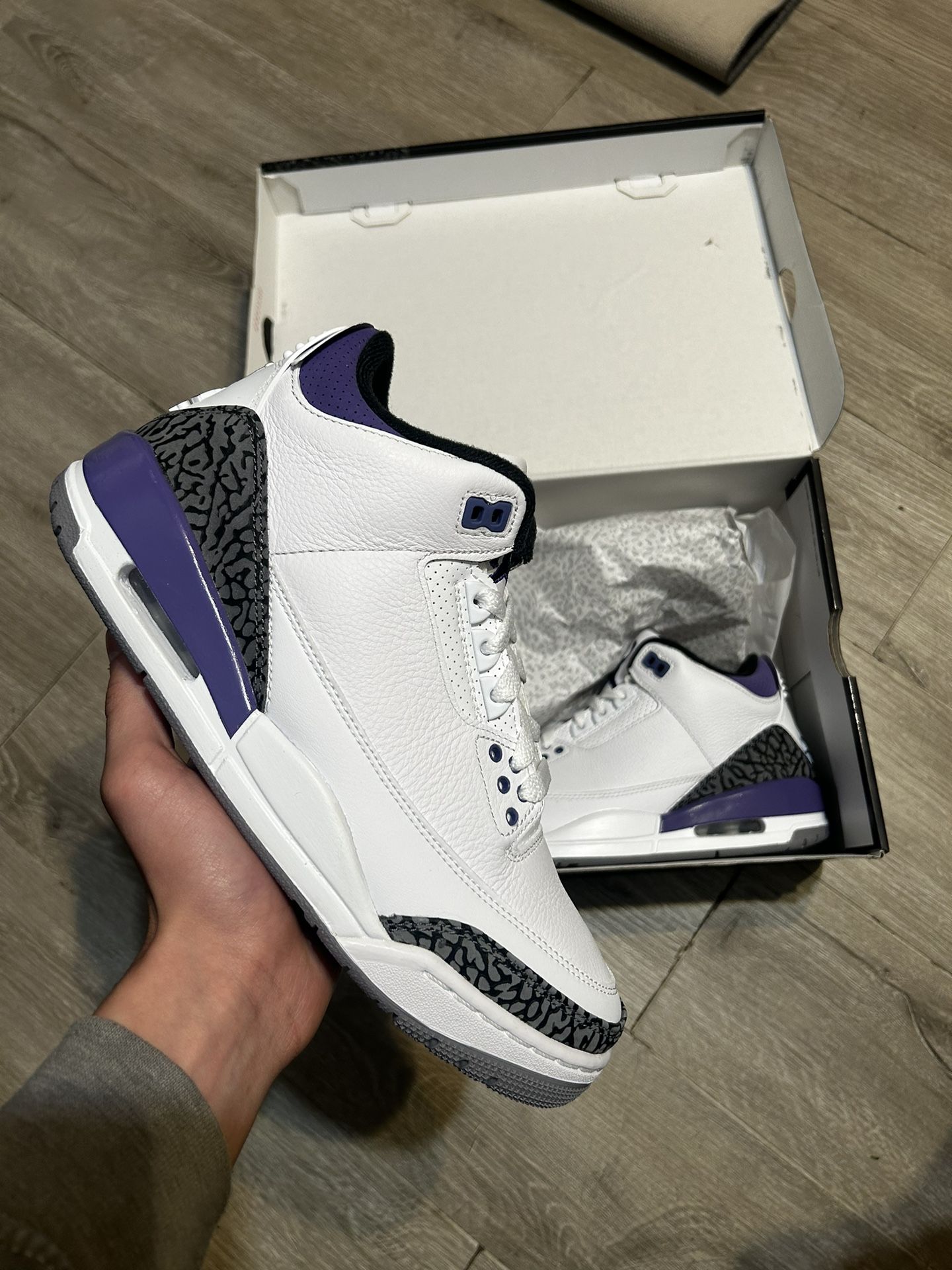 Jordan 3 Size 7.5men/9women