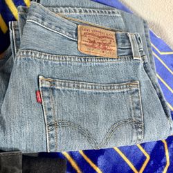 3  Levis Jeans: 501 Blue , 505 Black and 569  GrayBlack