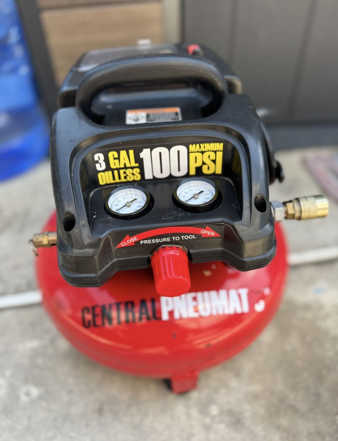 Central Pneumatic / 3 gallon 100 psi air compressor