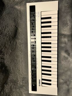 Yamaha REFACE CS Synthesizer Keyboard