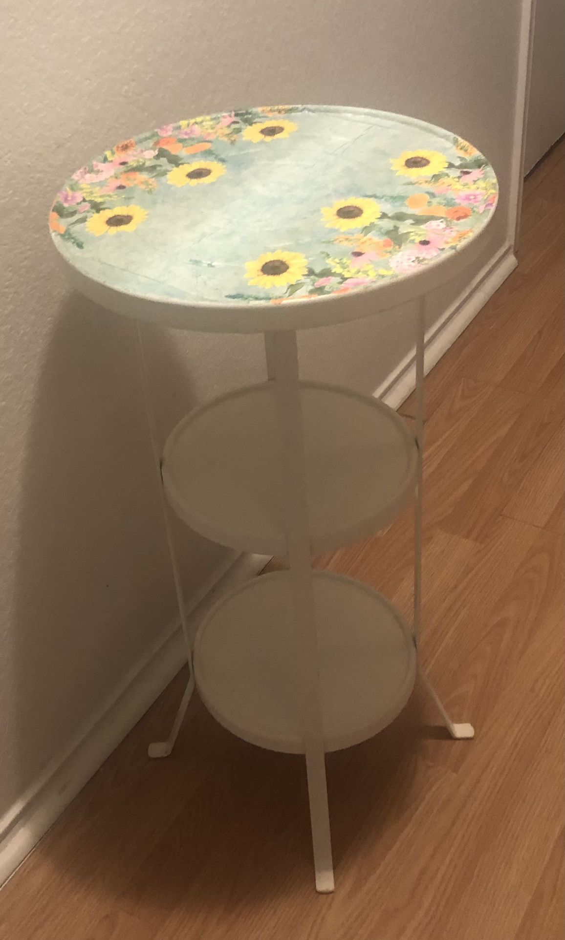 Cute Metal Floral Table 