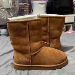 BROWN UGGS