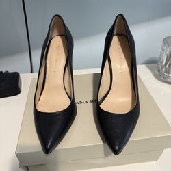 Comfortable Black Heels Size 7.5