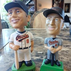 
Vintage Cal Ripken Jr. 2001 Bobble Dobble Baltimore Orioles & 2nd Bobble Head

The product is a vintage Cal Ripken Jr. 2001 bobble head featuring the