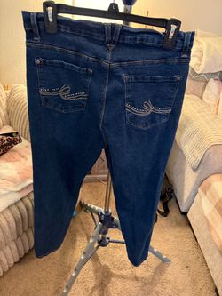 New Curve Appeal Jeans with embellishments on the back pockets size 12