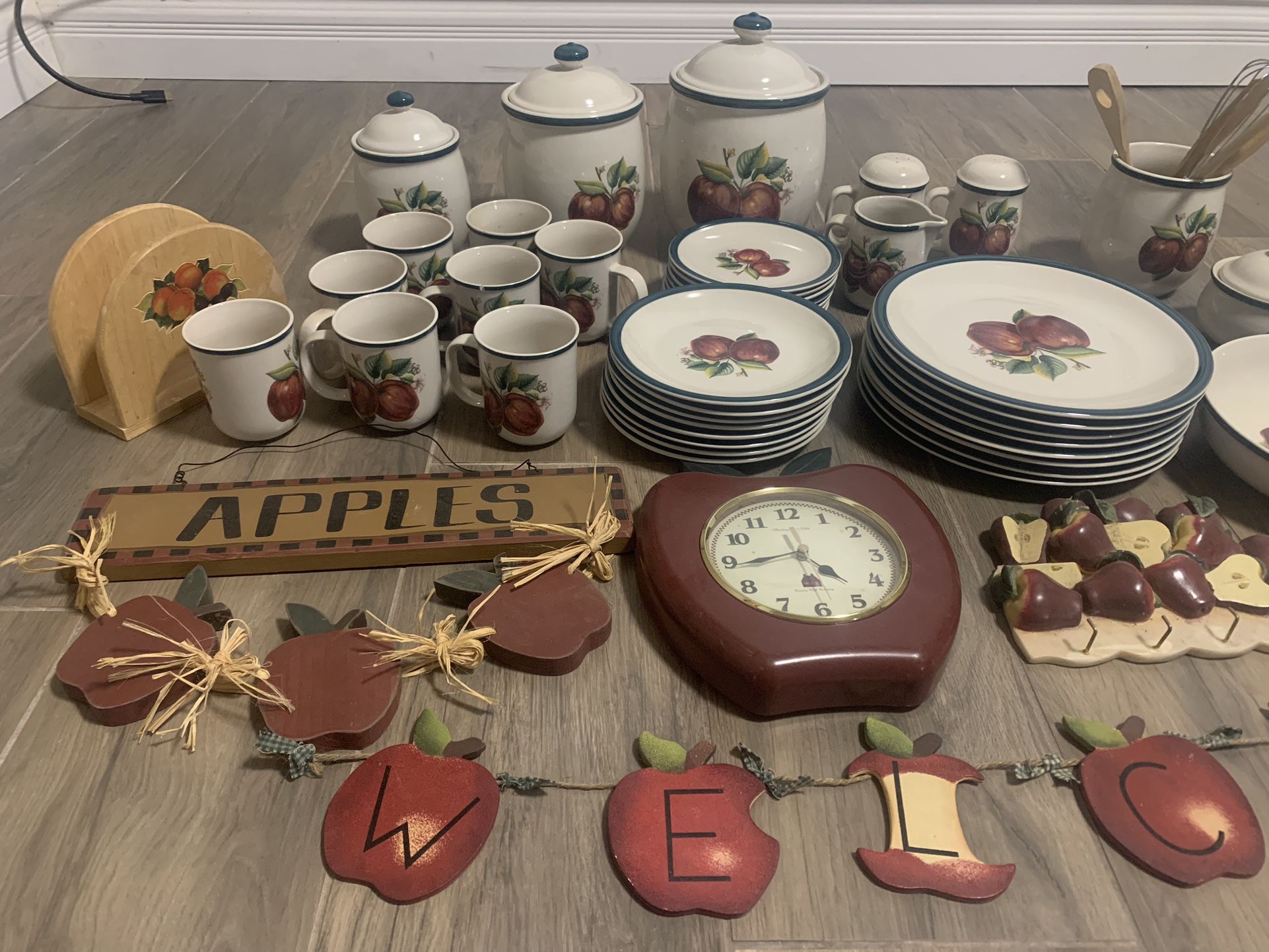 Apple Kitchen Decor 