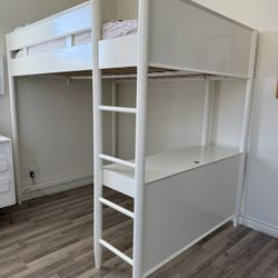 Full Size Loft Bed With Desk. 