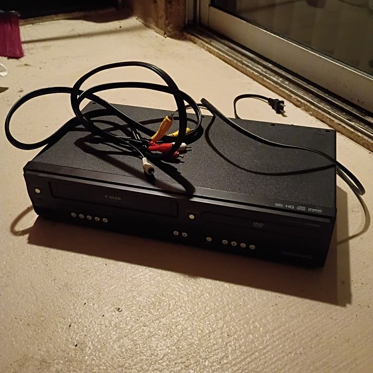 Magnavox VCR DVD Combo Player 4-Head DV220MW9 *Tested Working* No Remote