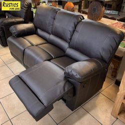 CASSVİLLE RECLİNİNG LİVİNG ROOM SET SOFA AND LOVESEAT FİNANCE AND DELİVERY AVAİLABLE 