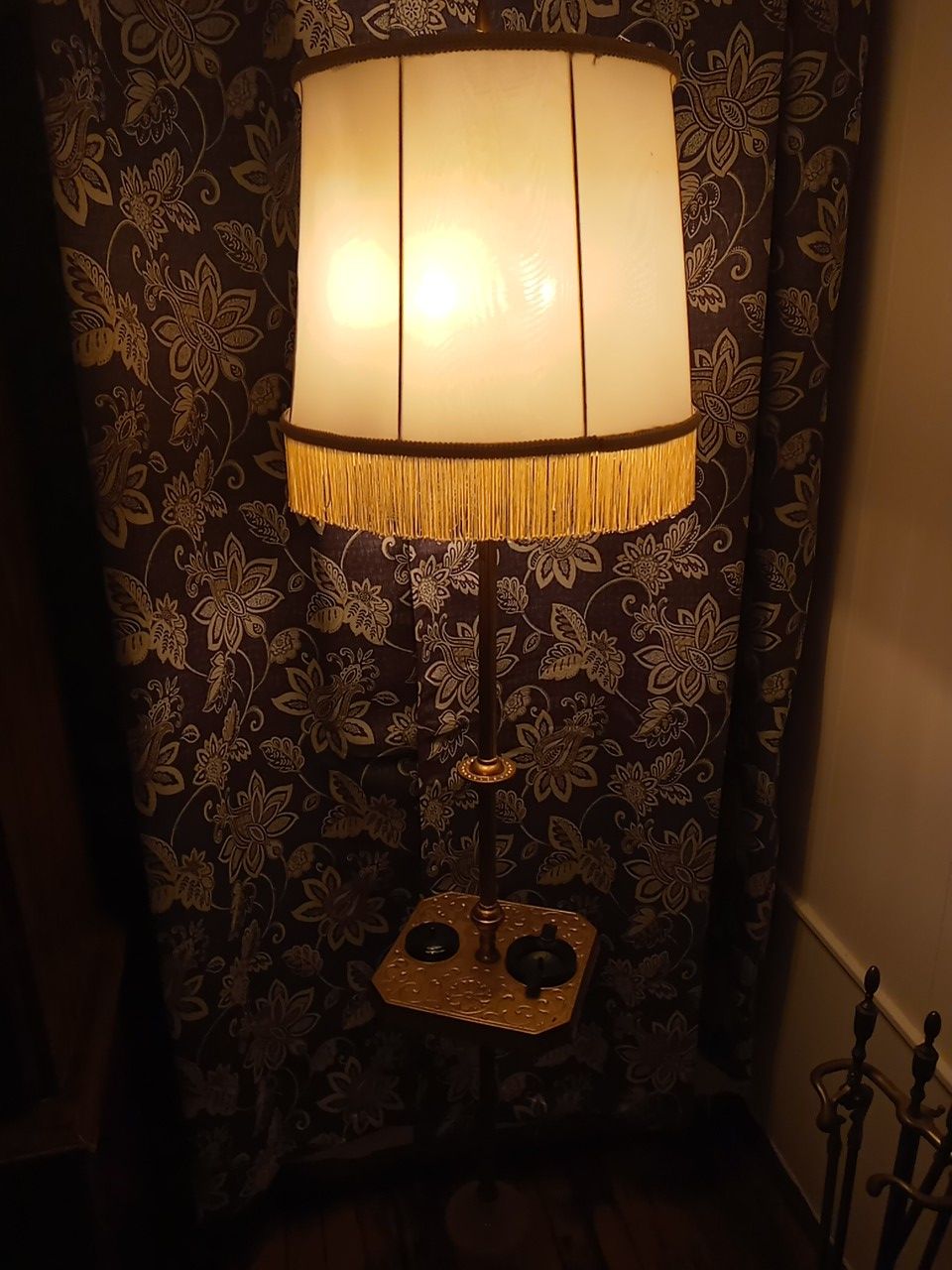 Gorgeous vintage antique lamp