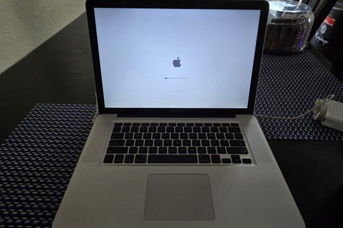 2009 Apple Macbook Pro needs New Battery 