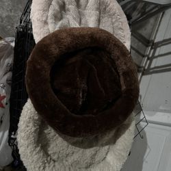 Small Dog Cat Bed Preowned 