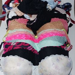 Lot Of 25 BRAS Most VICTORIA SECRET  36 D / 36DD