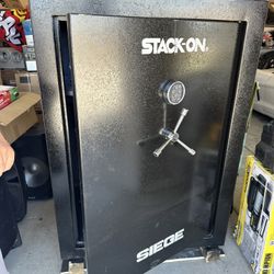 Siege 72-Gun Fireproof with Electronic Lock Gun Safe, Black