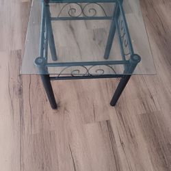 SIDE GLASS TABLE