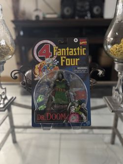 Marvel Legends Retro Dr.Doom Fantastic Four Figure