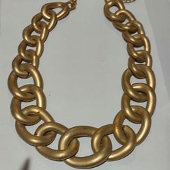 Ladies Gold chain Necklace. 