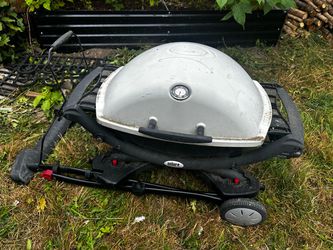 Weber Q2200 Propane Portable Grill with Griddle Flat Top