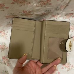 Medium Corner Zip Wallet in Signature Canvas  