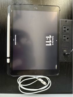 Apple iPad 9th Gen 64GB + Apple Pencil (Excellent Condition)