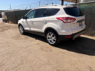 2016 ford escape (clean title)