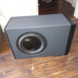 Subwoofer Alpine With Amplifier In A Ported Box Made By Alpine  Look At  Pictures The Original Price $500 With Upgraded 250$ Sub Almost 700$ Value 