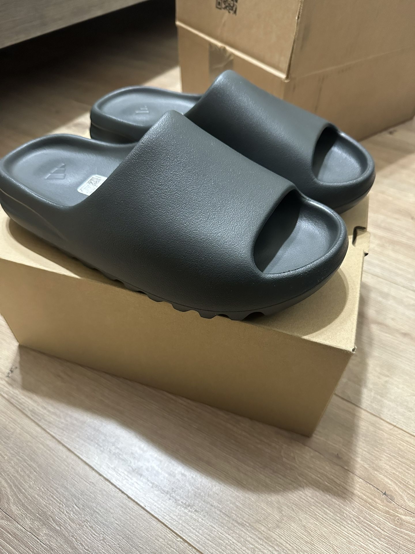Adidas Yeezy Slides ‘Onyx’