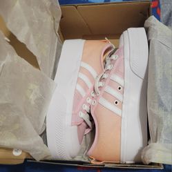 Brand New Women's Adidas Nizzan Platform Shoes, Women's Size 6 (In Original Box)