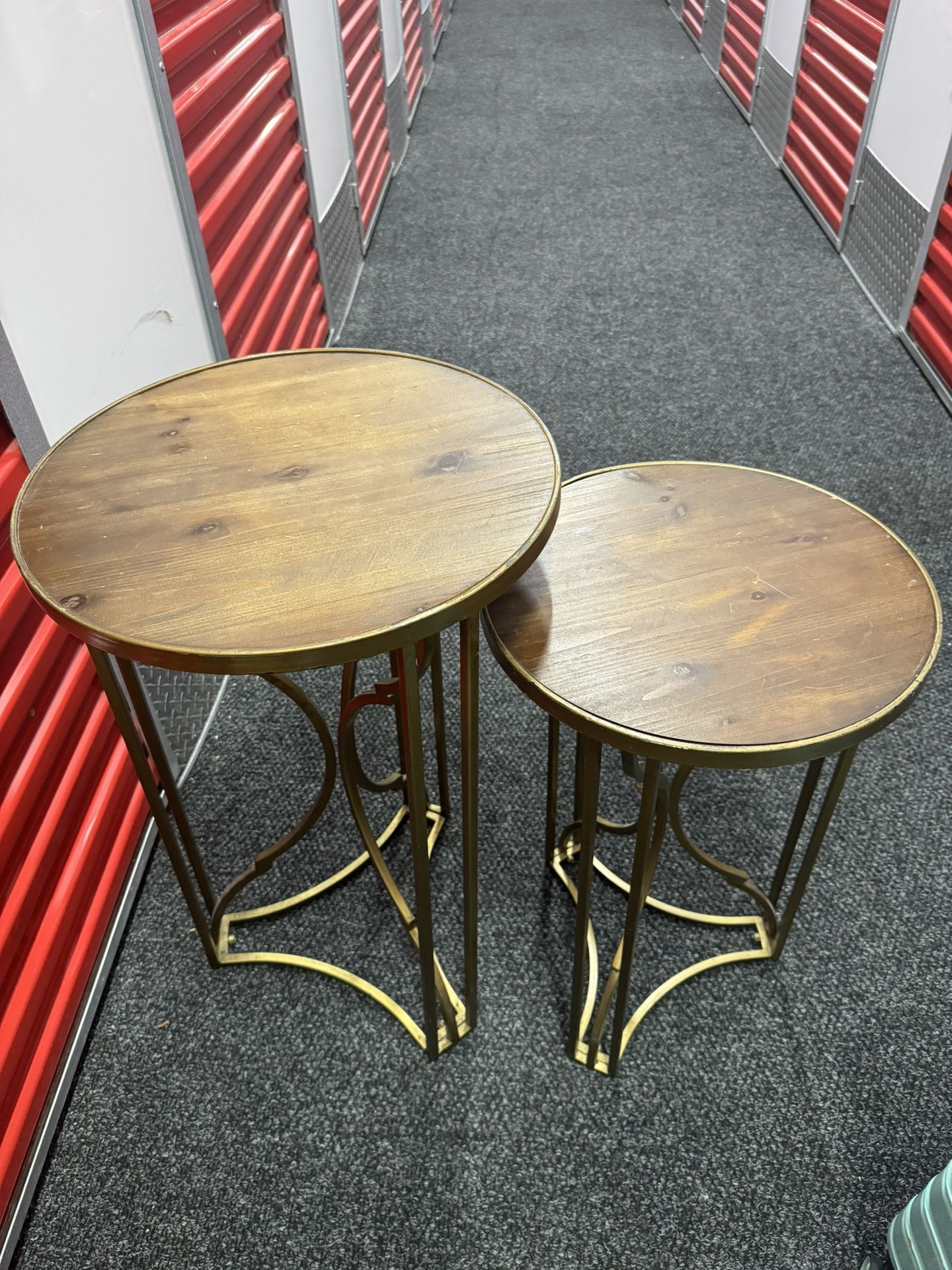 2 Nesting / End Tables 