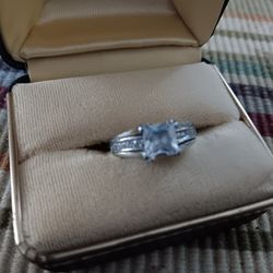 TK 316 W/cubic Zirconias Ring